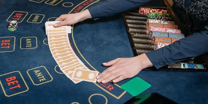  Blackjack thu hút đông đảo thành viên chính là sự hấp dẫn trong luật đánh